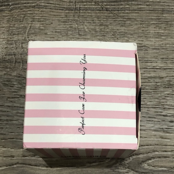 Okela. Boob tape & nipple covers. NWT. Original box w/ wear. Nude color. - Picture 4 of 6